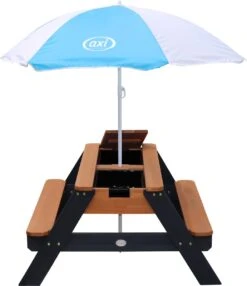 AXI Nick Zand & Water Picknicktafel In Antraciet/Bruin - Parasol Blauw/Wit - Picknick Tafel Voor Kinderen Van Hout -Tuinmeubilair Verkoopwinkel 1038x1200 1