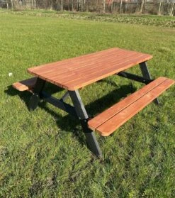 Goedkopepicknicktafels.nl | Zwart Bruine XL Picknicktafel Bruno | Tuintafel 6 Persoons | Bruin Zwart Gespoten Gedroogd Grenen Hout! -Tuinmeubilair Verkoopwinkel 1061x1200