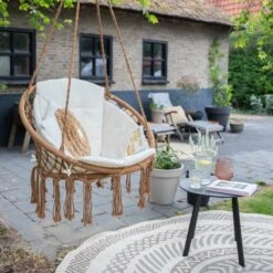 Vita5 Macramé Hangstoel - Voor Binnen En Buiten - Zonder Standaard - Incl. Kussen, Boekenvak En Beschermhoes - Tot 150kg - Bruin/Beige 22 Vita5 Macramé Hangstoel - Voor Binnen En Buiten - Zonder Standaard - Incl. Kussen, Boekenvak En Beschermhoes - Tot 150kg - Bruin/Beige -Tuinmeubilair Verkoopwinkel 1200x1200 120