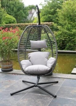 Lowander Egg Hangstoel Cocoon - Voor Binnen & Buiten - Met Standaard - Incl. Kussens -Tuinmeubilair Verkoopwinkel 862x1200