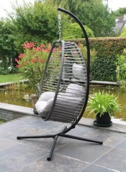 Pro Garden Lowander Hangstoel Egg 191x126x126- Schommelstoel Met Rattan Cocoon En Robuust Stalen Standaard Incl. Kussens - Volledig Inklapbaar - Lichtgrijs -Tuinmeubilair Verkoopwinkel 878x1200 2
